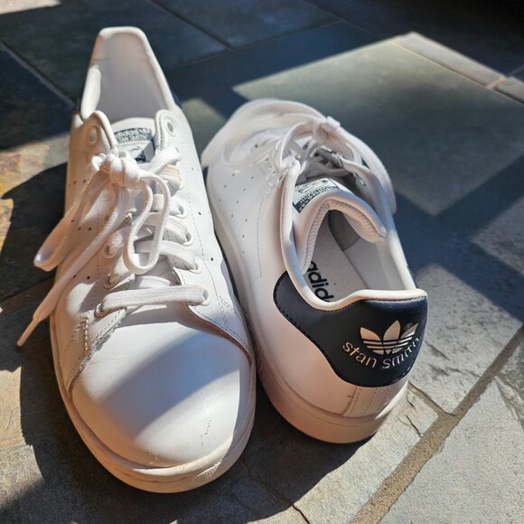 Adidas Stan Smith shoes with Navy accent - Picture 3 of 4